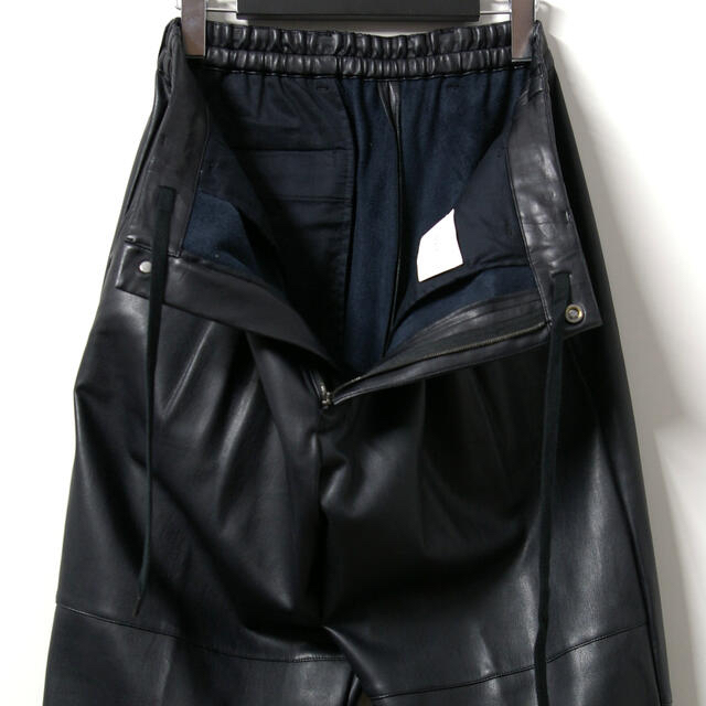 SUNSEA(サンシー)のstein 19AW FAKE LEATHER WIDE TROUSERS M  メンズのパンツ(スラックス)の商品写真