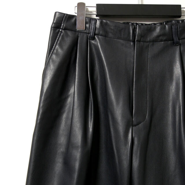 SUNSEA(サンシー)のstein 19AW FAKE LEATHER WIDE TROUSERS M  メンズのパンツ(スラックス)の商品写真