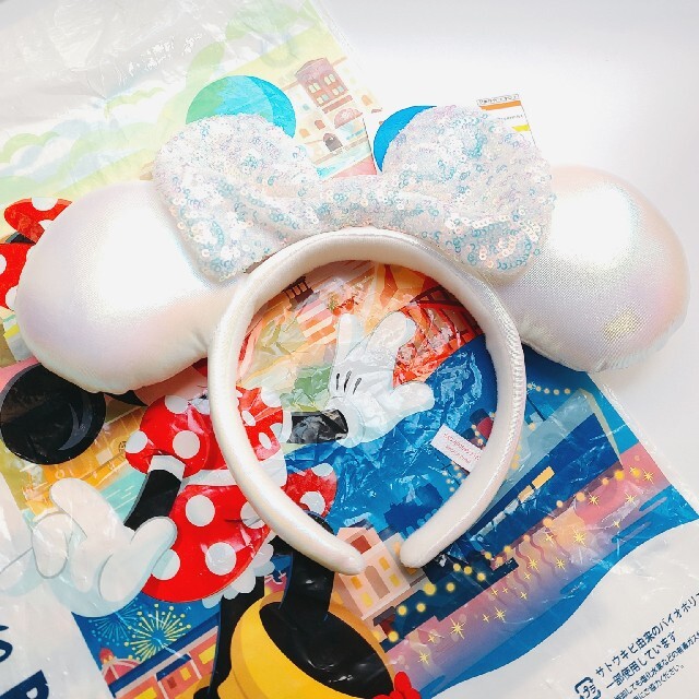 Disney(ディズニー)の新品未使用☆ディズニー ミッキー バルーン スパンコール【カチューシャ】 袋付き レディースのヘアアクセサリー(カチューシャ)の商品写真