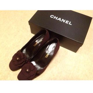 シャネル(CHANEL)のCHANEL シャネル ヒールパンプス こげ茶 カメリア(ハイヒール/パンプス)