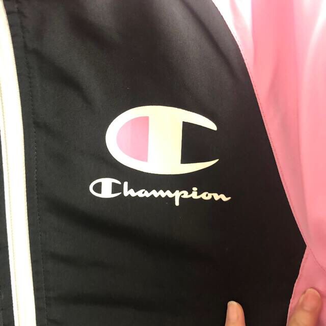 Champion(チャンピオン)のchampion 女の子　ウィンドブレーカー　上下　130 ピンク　子供 キッズ/ベビー/マタニティのキッズ服女の子用(90cm~)(ジャケット/上着)の商品写真