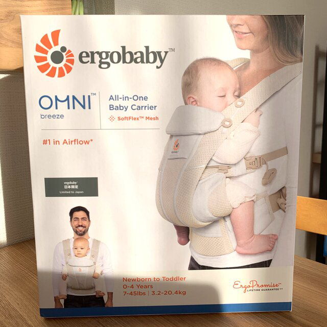 Ergobaby(エルゴベビー)のエルゴベビー オムニ ブリーズ　サンドベージュ キッズ/ベビー/マタニティの外出/移動用品(抱っこひも/おんぶひも)の商品写真