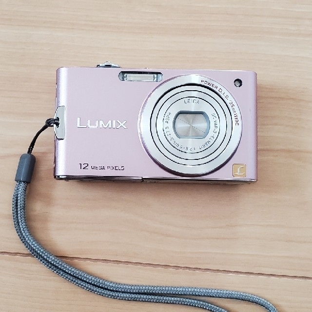 Panasonic(パナソニック)の(専用)Panasonic　デジカメ　LUMIX　DMC-FX60 スマホ/家電/カメラのカメラ(コンパクトデジタルカメラ)の商品写真