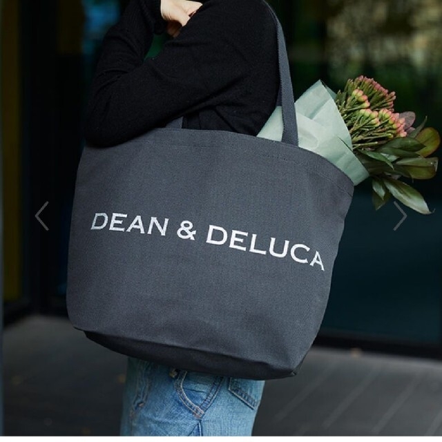 DEAN & DELUCA(ディーンアンドデルーカ)のディーンアンドデルーカ　チャリティートートバッグ　ストーングレー　Lサイズ レディースのバッグ(トートバッグ)の商品写真