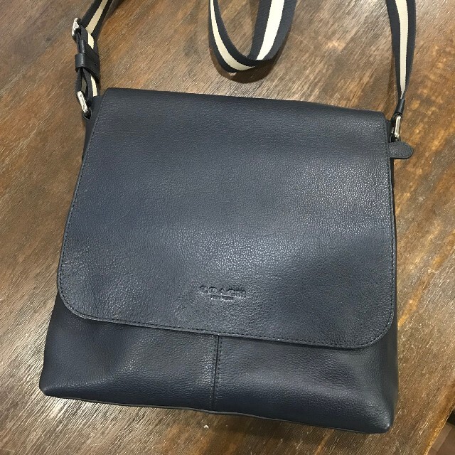 COACH - COACHショルダーバッグ斜めがけ　メンズレザー