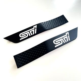 スバル(スバル)の【新品未使用】STI サイドガーニッシュ【WHITE（艶なし）】(車外アクセサリ)