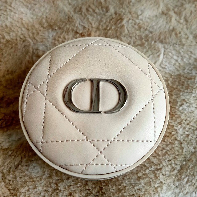 Dior(ディオール)のディオールスキンフォーエヴァークッションパウダー コスメ/美容のベースメイク/化粧品(フェイスパウダー)の商品写真