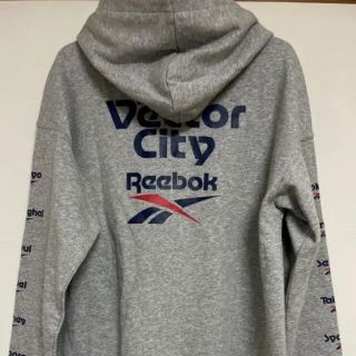 リーボック(Reebok)の【美品】Reebok ベクターロゴ　フーディ（2XO）(パーカー)