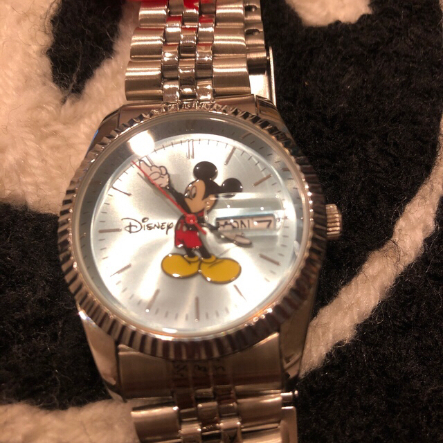 Disney(ディズニー)の新品 未使用 シルバーミッキー時計 レディースのファッション小物(腕時計)の商品写真