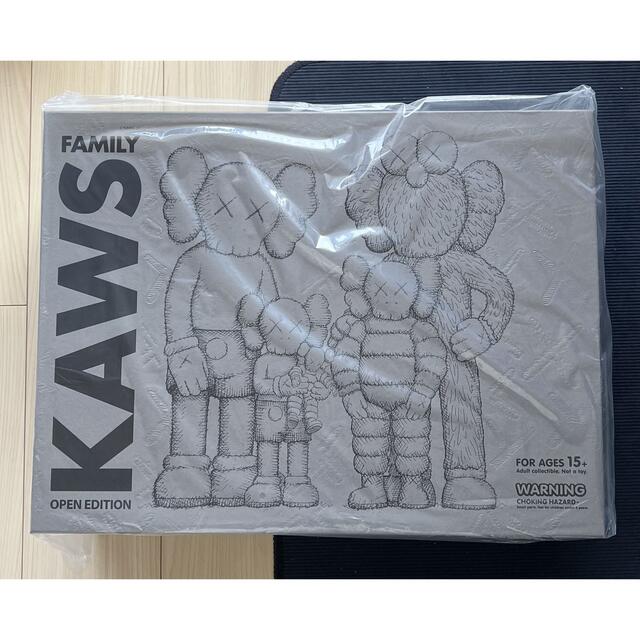 MEDICOM TOY(メディコムトイ)のKAWS FAMILY BROWN/BLUE/WHITE ハンドメイドのおもちゃ(フィギュア)の商品写真