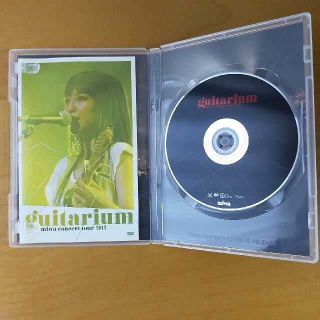 miwa　concert　tour　2012　“guitarium”（初回生産限 エンタメ/ホビーのDVD/ブルーレイ(ミュージック)の商品写真