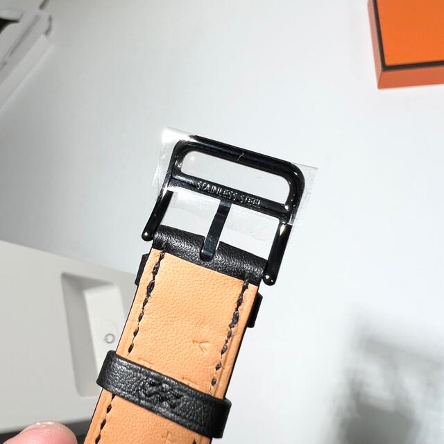 Hermes(エルメス)の【新品未使用】アップルウォッチ エルメス レザーストラップ 黒 41mm スマホ/家電/カメラのスマホ/家電/カメラ その他(その他)の商品写真