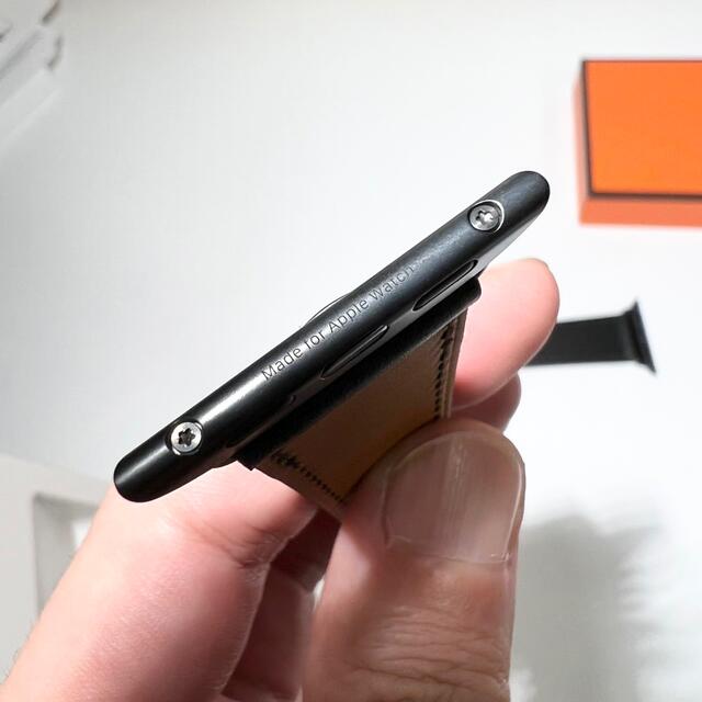 Hermes(エルメス)の【新品未使用】アップルウォッチ エルメス レザーストラップ 黒 41mm スマホ/家電/カメラのスマホ/家電/カメラ その他(その他)の商品写真