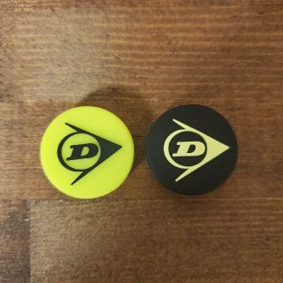 ダンロップ(DUNLOP)のDUNLOP　テニス　ストリング振動止め２個セット　イエロー×ブラック(その他)