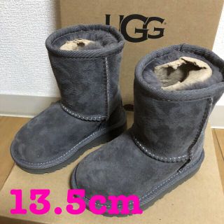 アグ(UGG)のUGG  キッズクラシックブーツ　グレー　13.5センチ(ブーツ)