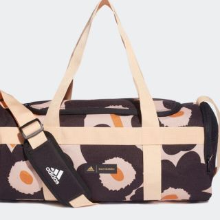 マリメッコ(marimekko)の新品　タグ付き　アディダス　マリメッコ　リュック　コラボ　ダッフルバック(リュック/バックパック)