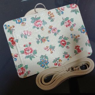 キャスキッドソン(Cath Kidston)の【ハンドメイド】キャスキッドソン　小花柄　IDケース社員証パスケース(キーケース/名刺入れ)