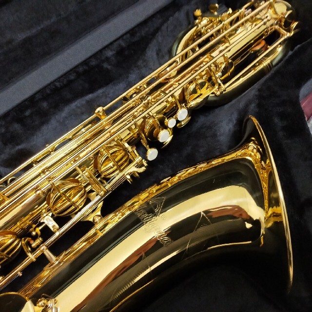 ♪新品同様です。アンティグアバリトンサックス 楽器の管楽器(サックス)の商品写真