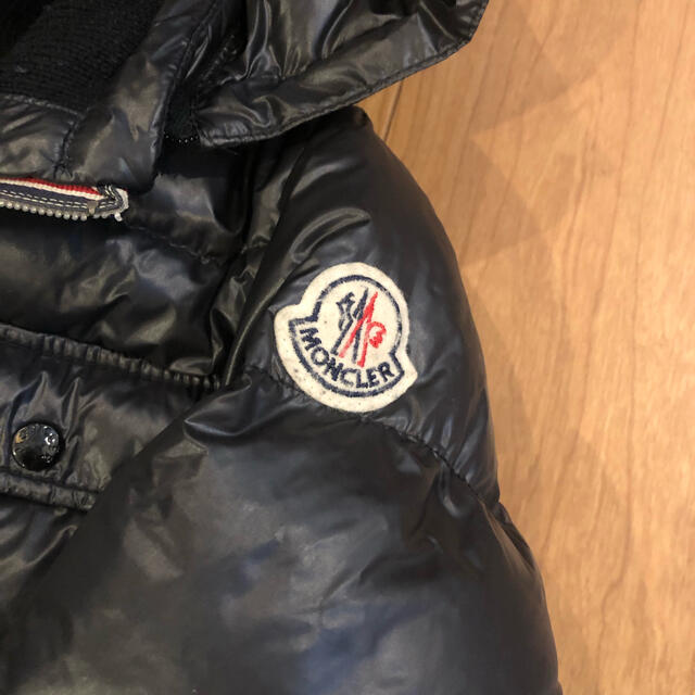 MONCLER(モンクレール)のモンクレール　ダウンジャケット　130 ハンガー付き キッズ/ベビー/マタニティのキッズ服男の子用(90cm~)(ジャケット/上着)の商品写真