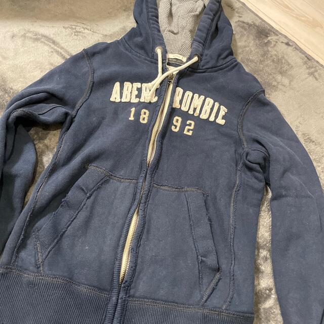 Abercrombie&Fitch(アバクロンビーアンドフィッチ)のアバクロ/パーカー/メンズ/ネイビー/ メンズのトップス(パーカー)の商品写真