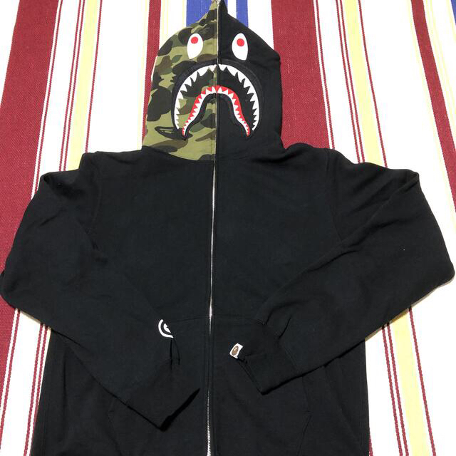 A BATHING APE(アベイシングエイプ)のＡ　BATHIN a bathing ape シャークパーカー メンズのトップス(パーカー)の商品写真