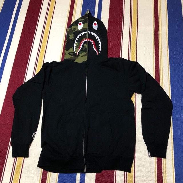 A BATHING APE(アベイシングエイプ)のＡ　BATHIN a bathing ape シャークパーカー メンズのトップス(パーカー)の商品写真