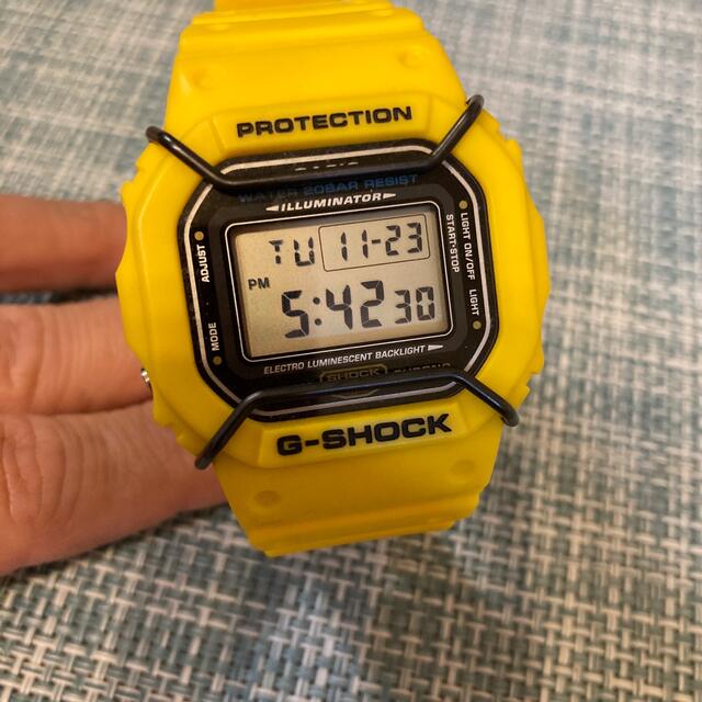 G-SHOCK(ジーショック)のG-SHOCK DW-5600P 本体のみ　イエロー　黄色 メンズの時計(腕時計(デジタル))の商品写真