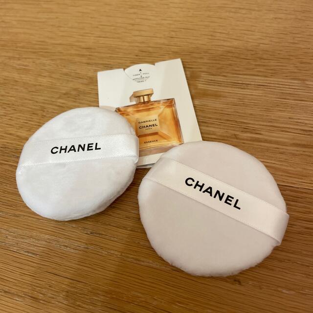 CHANEL(シャネル)のシャネル　パフ　2個　新品未使用 コスメ/美容のメイク道具/ケアグッズ(パフ・スポンジ)の商品写真