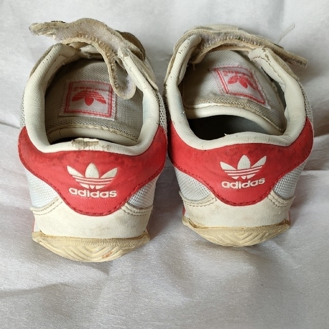 adidas(アディダス)の【14cm】adidas アディダス スニーカー 赤 子ども 靴 キッズ キッズ/ベビー/マタニティのベビー靴/シューズ(~14cm)(スニーカー)の商品写真