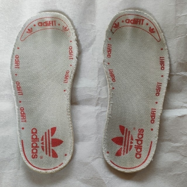 adidas(アディダス)の【14cm】adidas アディダス スニーカー 赤 子ども 靴 キッズ キッズ/ベビー/マタニティのベビー靴/シューズ(~14cm)(スニーカー)の商品写真