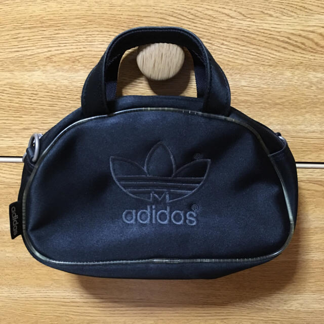 adidas(アディダス)のアディダス 黒 ブラック ポーチ レディースのファッション小物(ポーチ)の商品写真