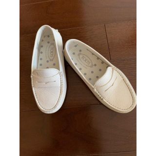 トッズ(TOD'S)のトッズ キッズ ローファー 白 女の子 28 tod's 18cm 18センチ (フォーマルシューズ)