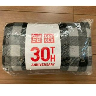 ユニクロ(UNIQLO)のユニクロ　30th ANNIVERSARY　フリースブランケット　ひざ掛け(おくるみ/ブランケット)