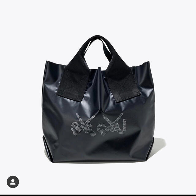 sacai(サカイ)のsacai x KAWS Print Tote Bag 会場限定　トートバッグ メンズのバッグ(トートバッグ)の商品写真