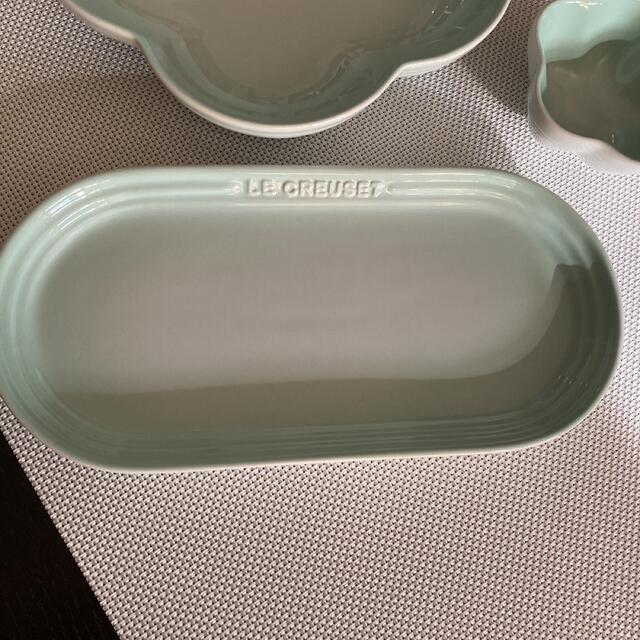 LE CREUSET(ルクルーゼ)の新品　ルクルーゼ  アイスグリーン　オブロングプレート＆ミニフラワーボウル インテリア/住まい/日用品のキッチン/食器(食器)の商品写真