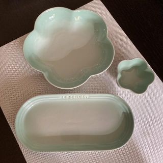 ルクルーゼ(LE CREUSET)の新品　ルクルーゼ  アイスグリーン　オブロングプレート＆ミニフラワーボウル(食器)