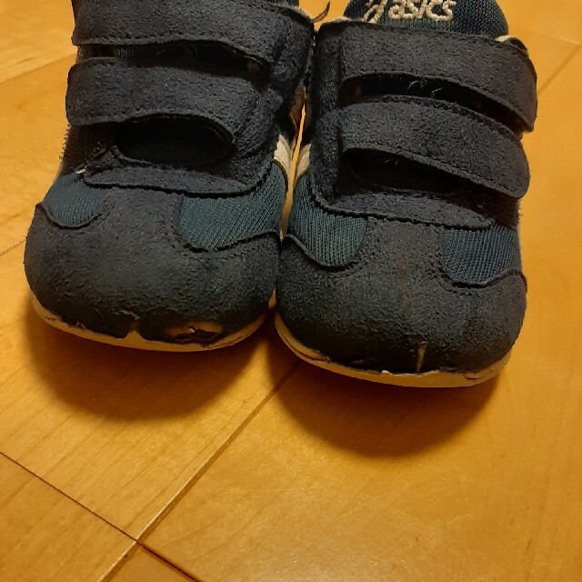 asics(アシックス)のasics　スニーカー　紺　15.5センチ キッズ/ベビー/マタニティのキッズ靴/シューズ(15cm~)(スニーカー)の商品写真