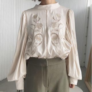 アメリヴィンテージ(Ameri VINTAGE)のアメリヴィンテージ  LADY EMBROIDERY PUFF BLOUSE(シャツ/ブラウス(長袖/七分))