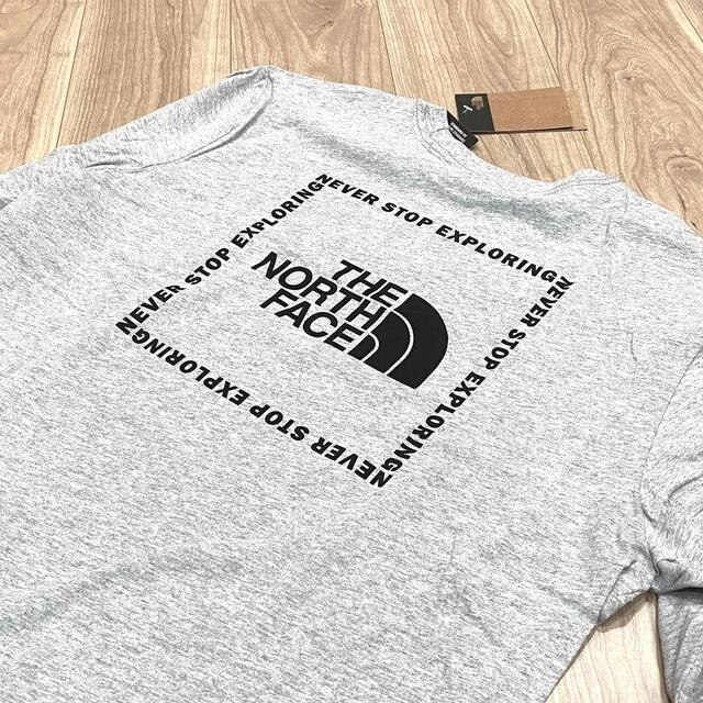 THE NORTH FACE(ザノースフェイス)の新品 ノースフェイス 長袖 Tシャツ Lサイズ ロゴTシャツ 海外限定 メンズのトップス(Tシャツ/カットソー(七分/長袖))の商品写真