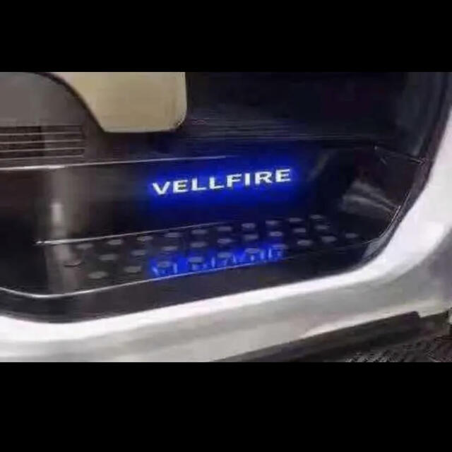 ヴェルファイア  VELLFIRE　4点セット30系 前後期 黒スカッフプレート 自動車/バイクの自動車(車内アクセサリ)の商品写真