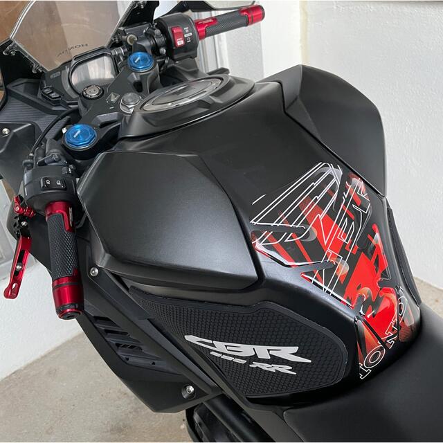 ホンダ(ホンダ)のHONDA CBR タンクパッド ブラック 自動車/バイクのバイク(ステッカー)の商品写真