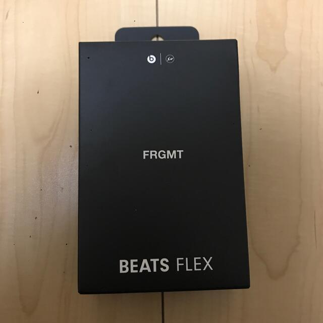 FRAGMENT(フラグメント)のBeats Flex - fragment designスペシャルエディション  スマホ/家電/カメラのオーディオ機器(ヘッドフォン/イヤフォン)の商品写真