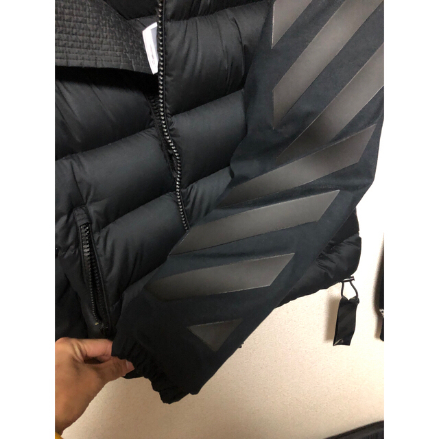 MONCLER(モンクレール)の美品 MONCLER off-whiteモンクレールオフホワイトダウンジャケット メンズのジャケット/アウター(ダウンジャケット)の商品写真