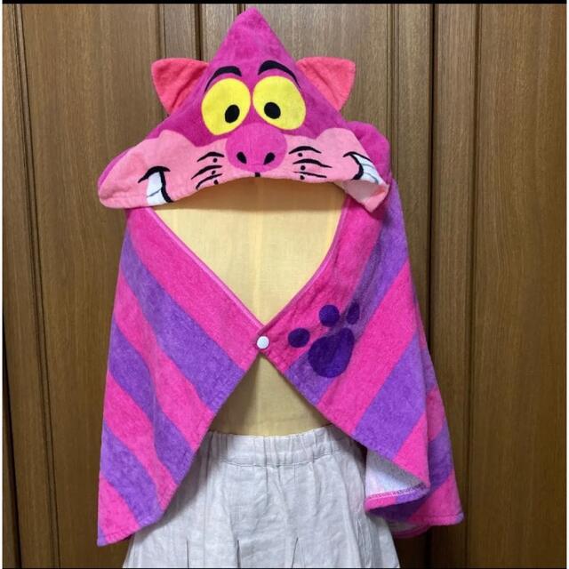 Disney(ディズニー)のチェシャ猫　フード付きバスタオル　ポンチョ エンタメ/ホビーのおもちゃ/ぬいぐるみ(キャラクターグッズ)の商品写真