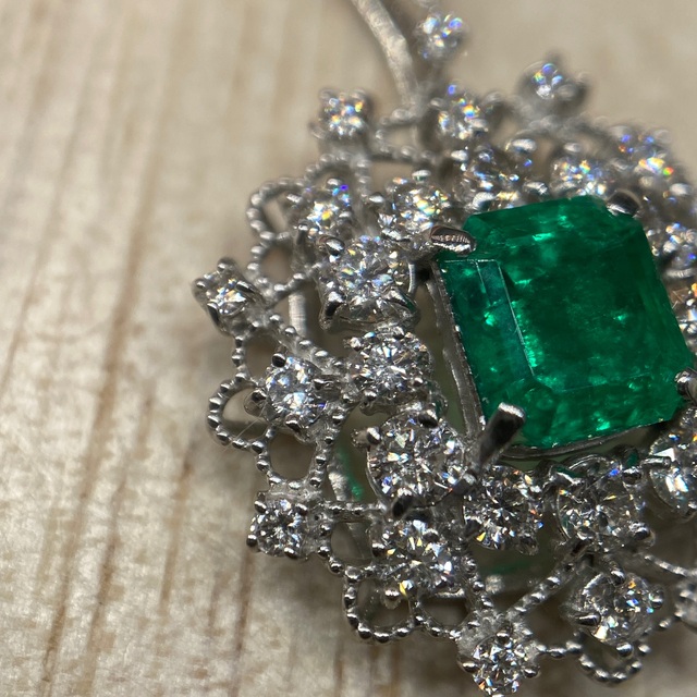 PT900 高品質エメラルド ペントップE0.83ct D0.68ct | www.aimeeferre.com PT900 高品質エメラルド ペントップE0.83ct D0.68ct | www.aimeeferre.com