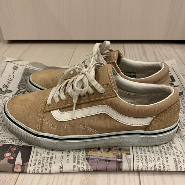 VANS(ヴァンズ)の【ラプンツェル様専用】VANS オールドスクール 25.5cm ベージュ レディースの靴/シューズ(スニーカー)の商品写真