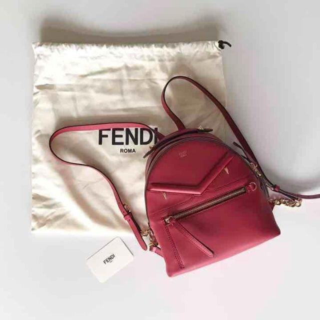 FENDI(フェンディ)の【新品・希少】フェンディ ミニリュック　ミニバッグ　バグズ　レッド　ミニサイズ レディースのバッグ(リュック/バックパック)の商品写真