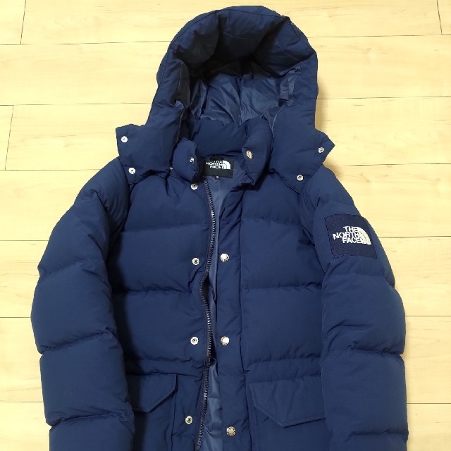 THE NORTH FACE(ザノースフェイス)のノースフェイス キャンプシェラショート ダウン メンズ ネイビー Sサイズ メンズのジャケット/アウター(ダウンジャケット)の商品写真