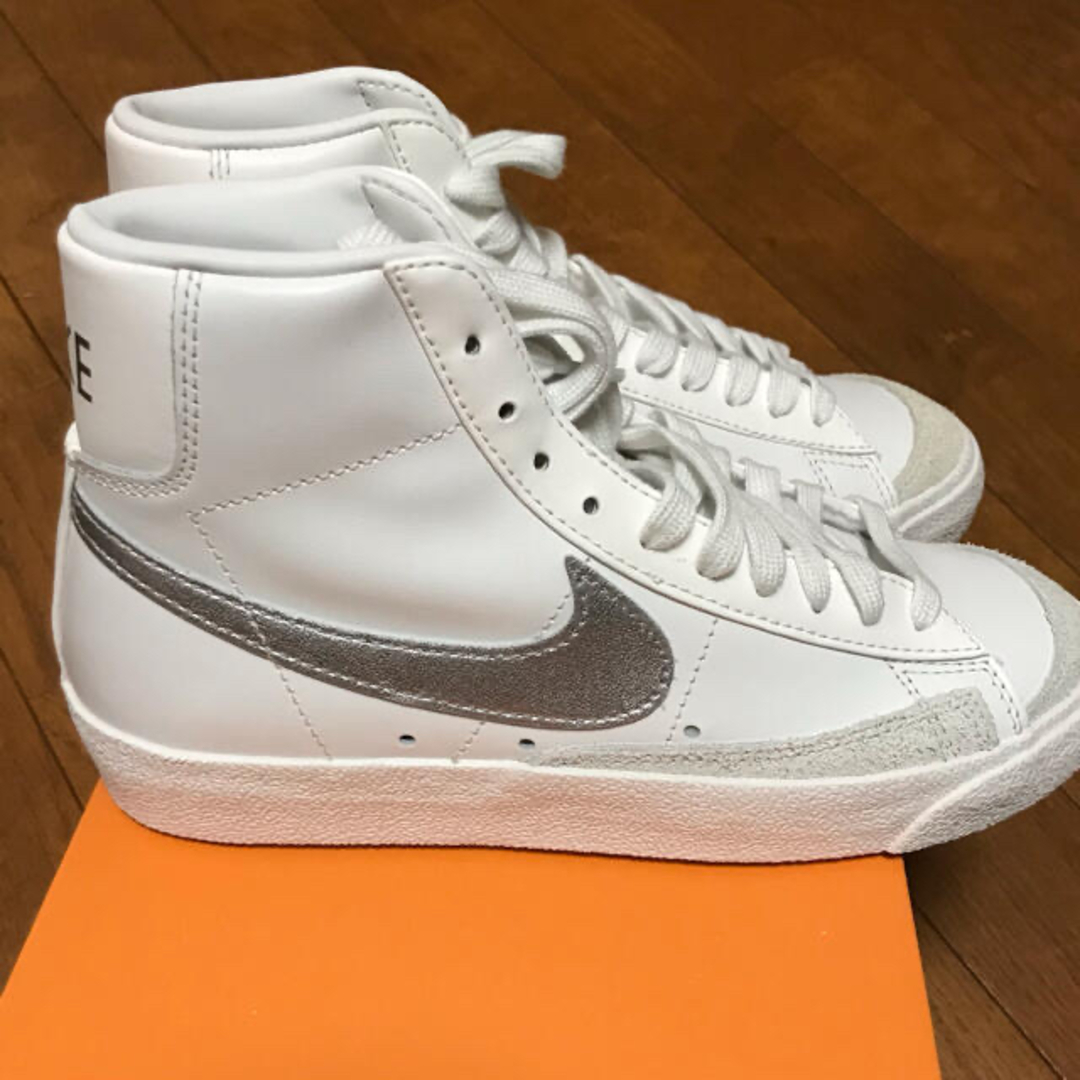 NIKE ナイキ BLAZER MID77 レディースの靴/シューズ(スニーカー)の商品写真