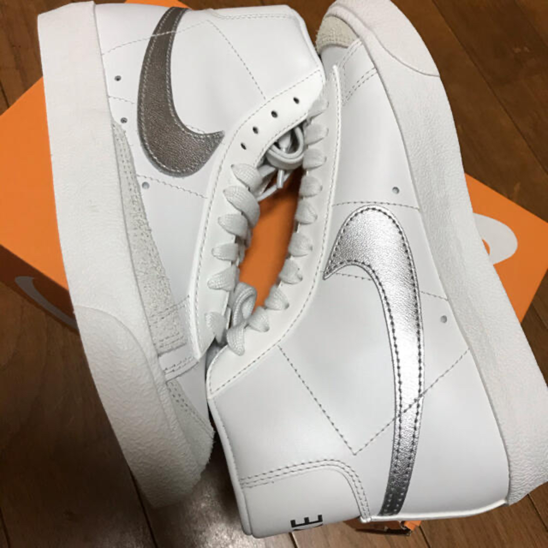 NIKE ナイキ BLAZER MID77 レディースの靴/シューズ(スニーカー)の商品写真